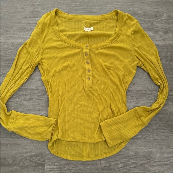 Ribbed Yellow Anthropologie Pilcro Longsleeve Tee with button detail size medium - Picture 1 of 6